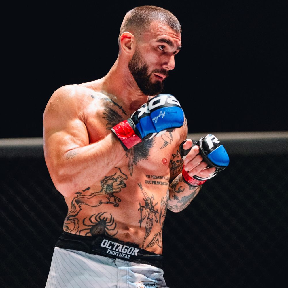 Petr Dvořáček v MMA rukavicích RDX